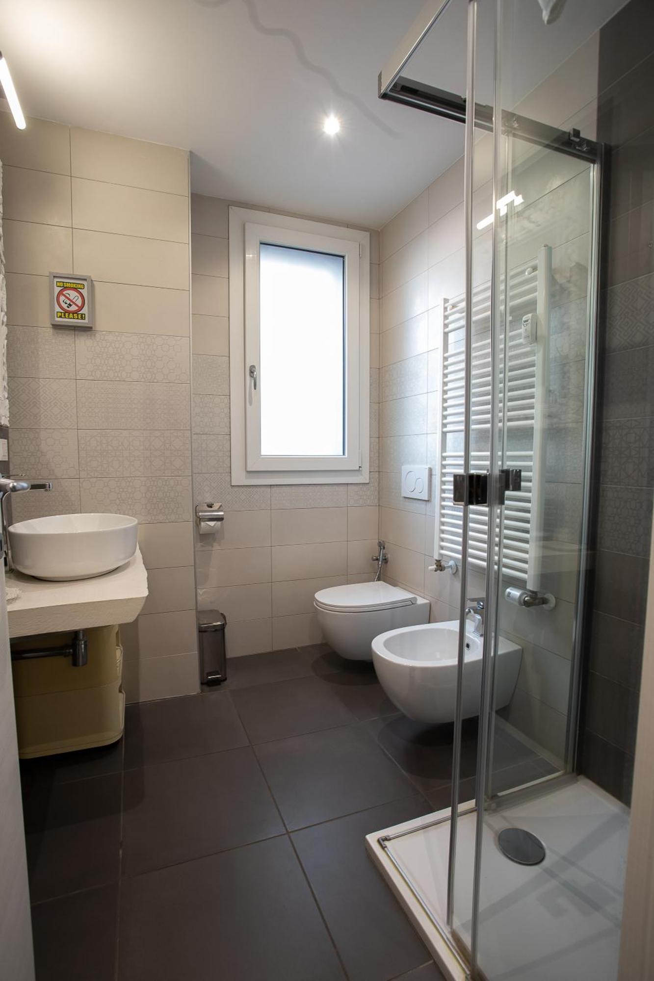 Happy Home Bo Centro Free Private Parking 볼로냐 외부 사진